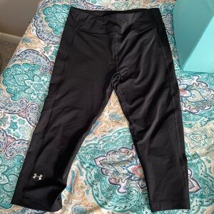 Under Armour crop leggings. Size large